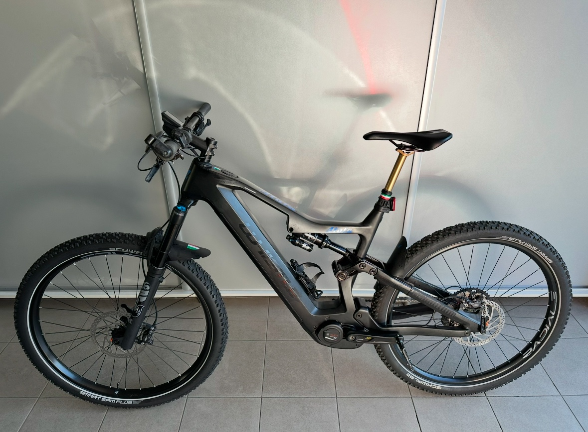 Ebike Attala Whistle Carbon s motorom Bosh CX performance