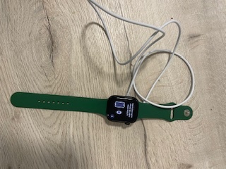 Krásne Apple watch 7 45MM