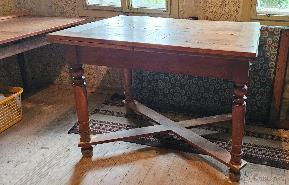 Stôl starožitný
