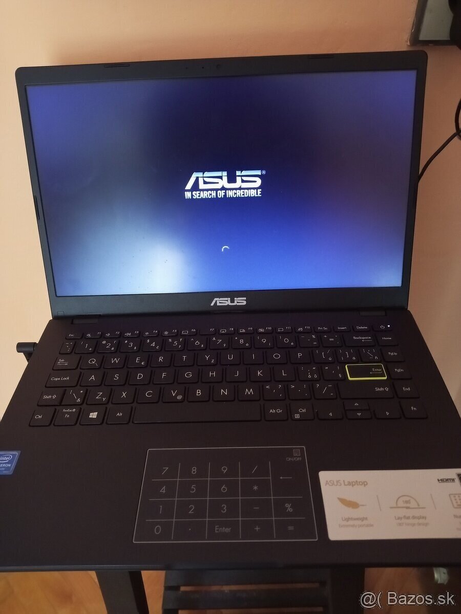 Asus R429M notebook + nabijacka