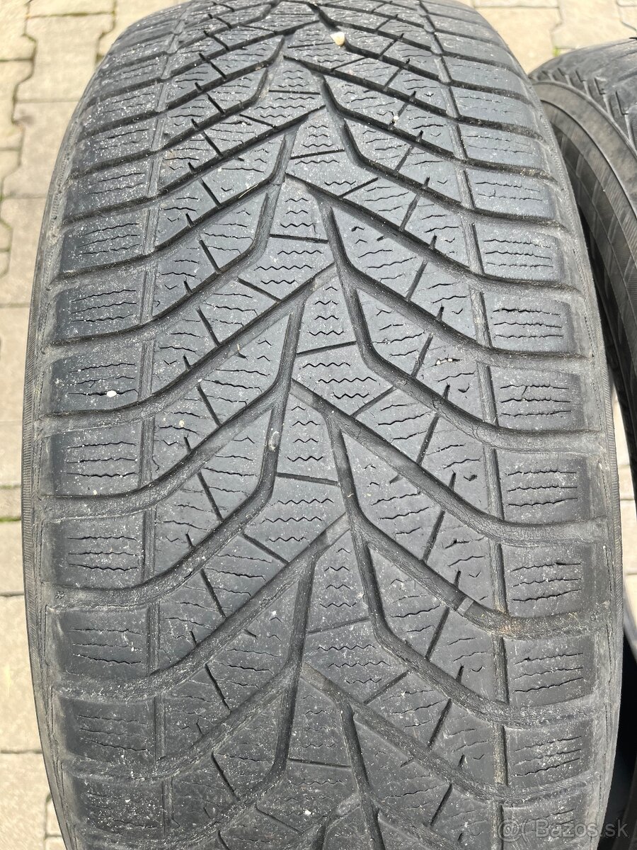 225/55R19 Yokohama zimne