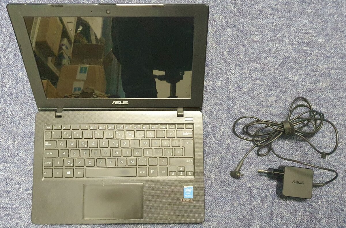 ASUS X200M