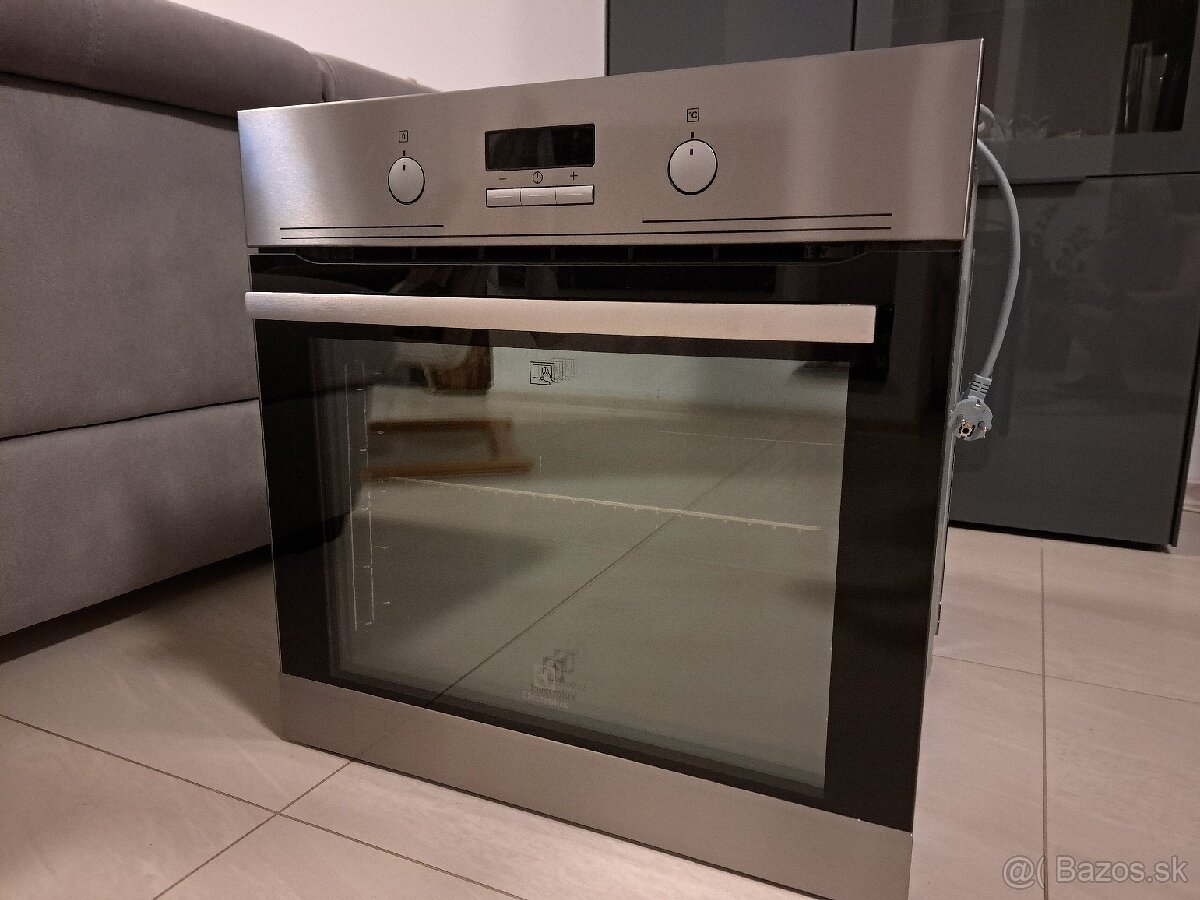 Vstavana rura Electrolux EOC3430 - vymenim za vzduchovku