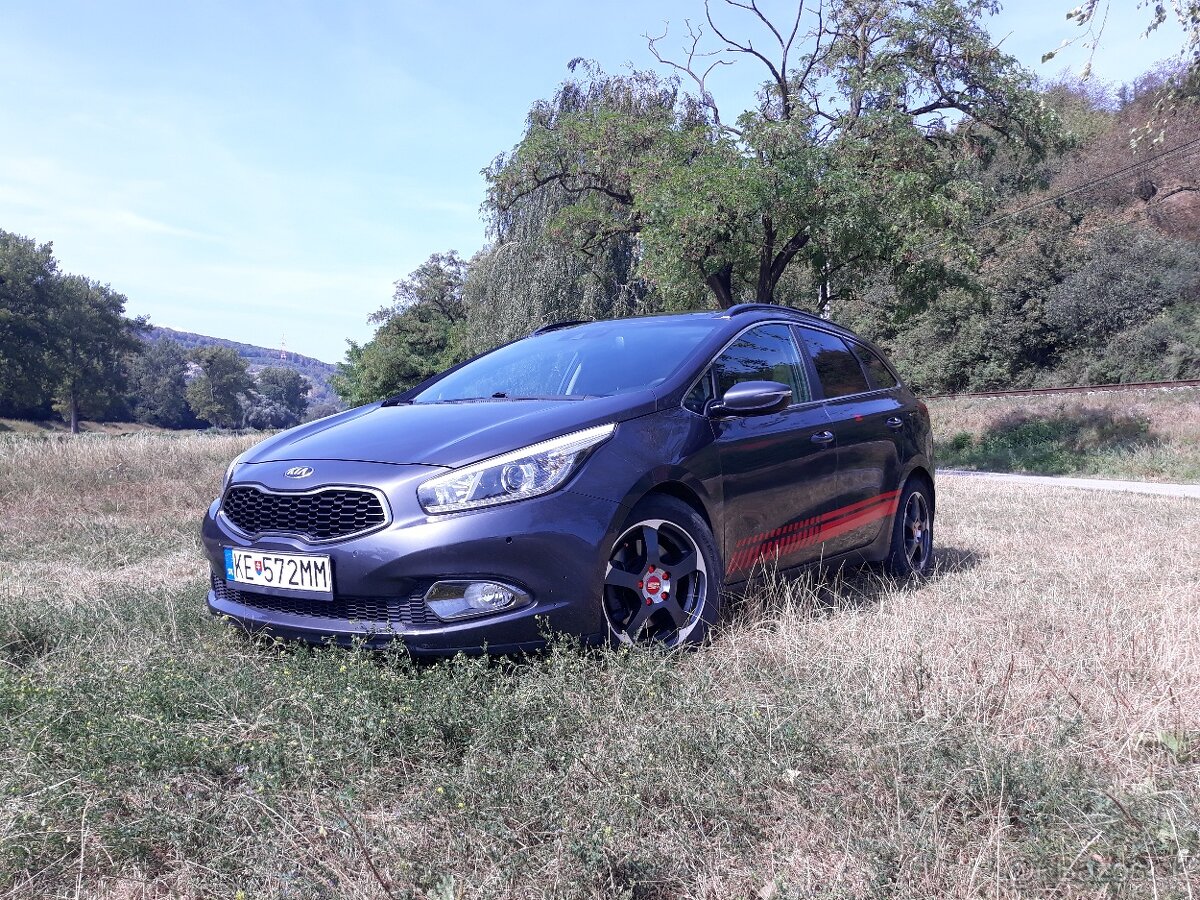 Kia Cee´d combi, 1,6 CRDi 94KW (128k), PLATINUM+Panorama atd