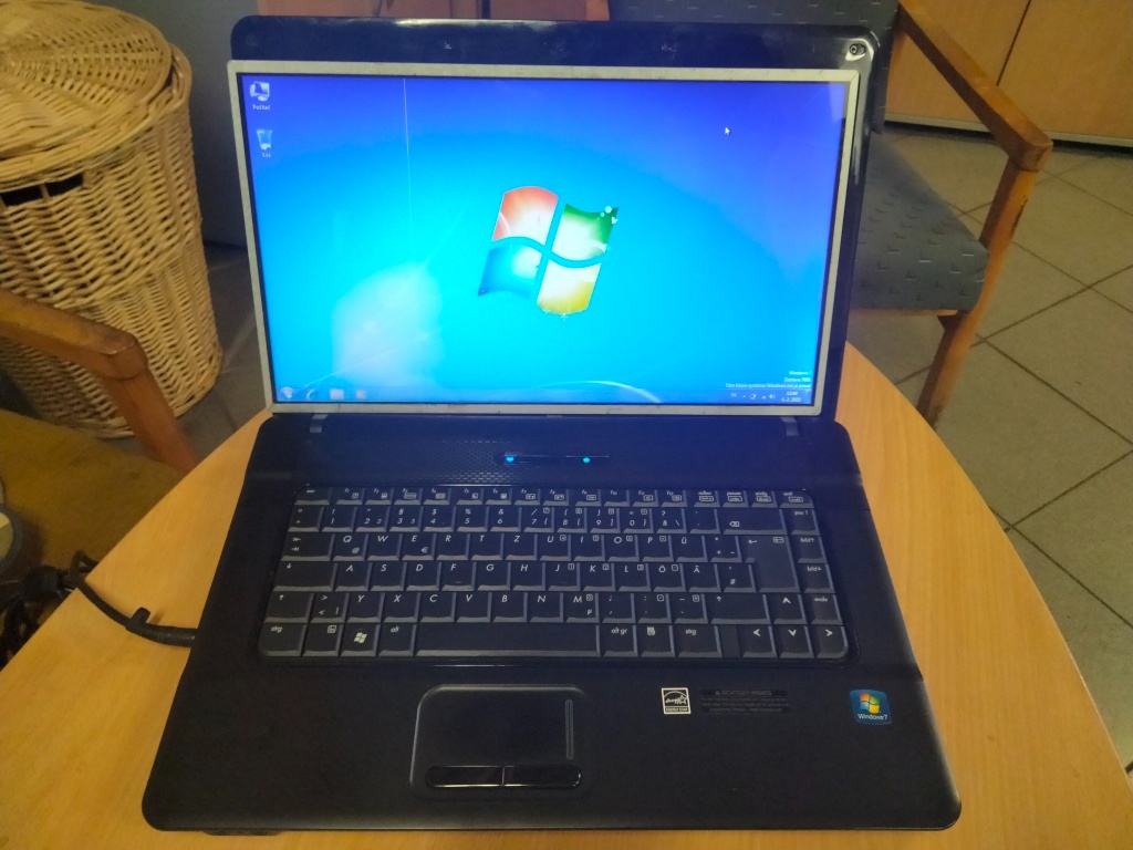 predám na opravu , diely notebook Hp Compaq 615