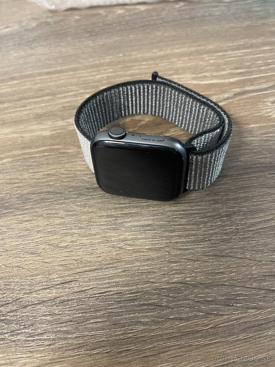 Apple watch 4 44mm grey.