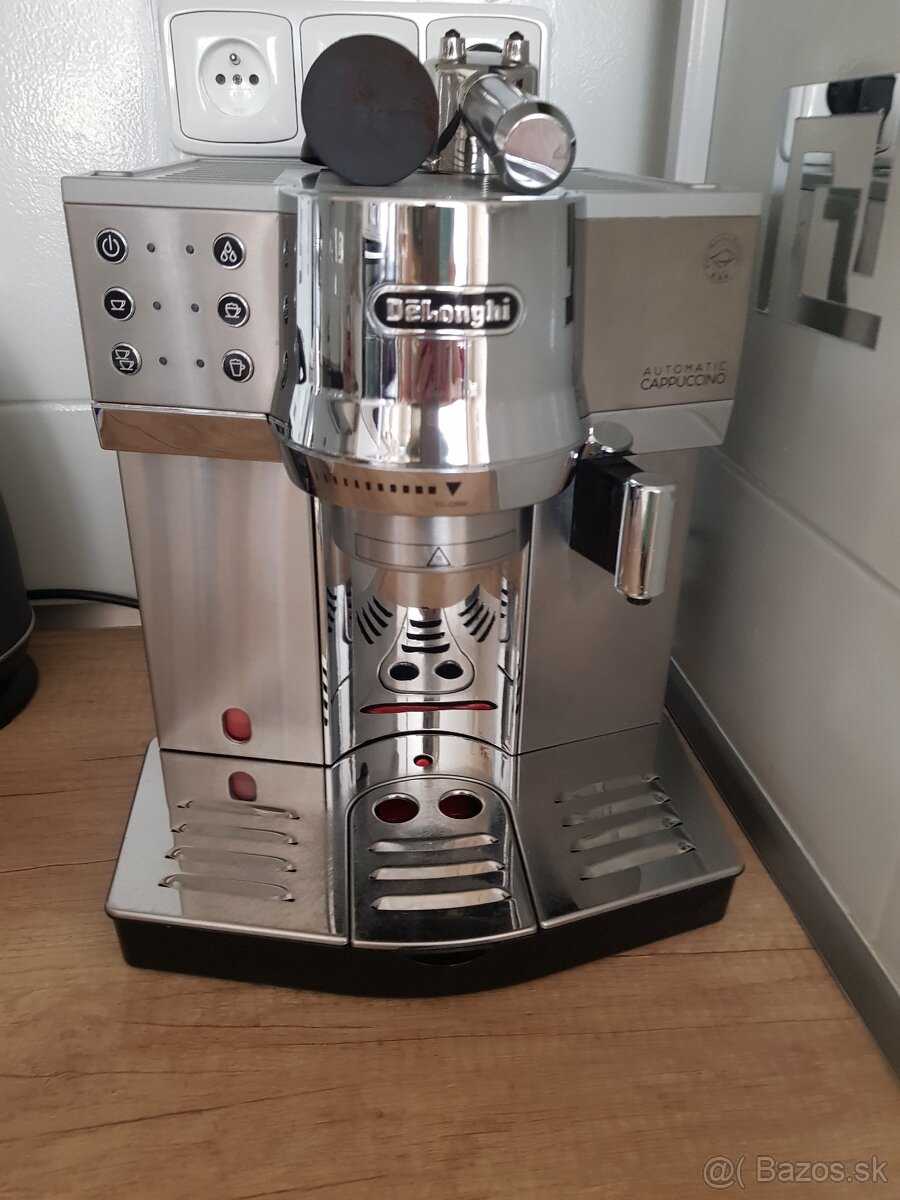 Kavovar Delonghi