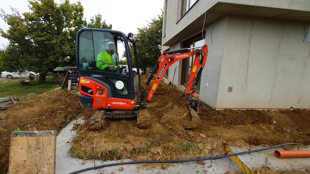 Zemné práce mini bagrom okolie NR