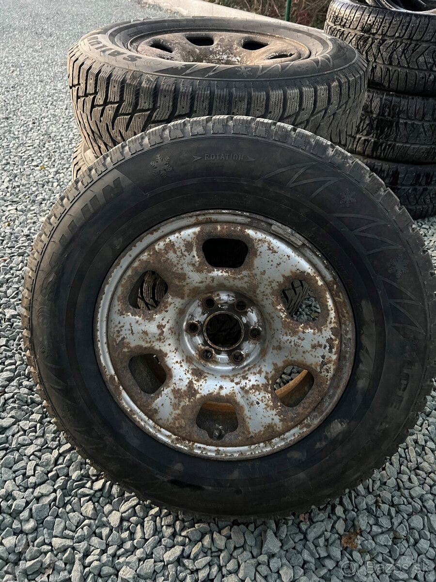 235/70R16 zimne