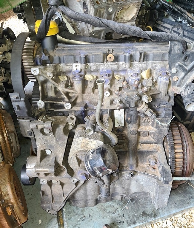 Motor Renault 1.5 DCi K9K S7280 štartér spredu