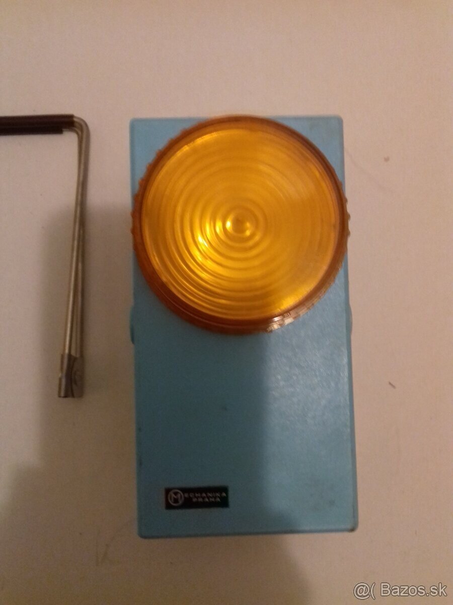 Predám retro signalizačnú lampu do auta.