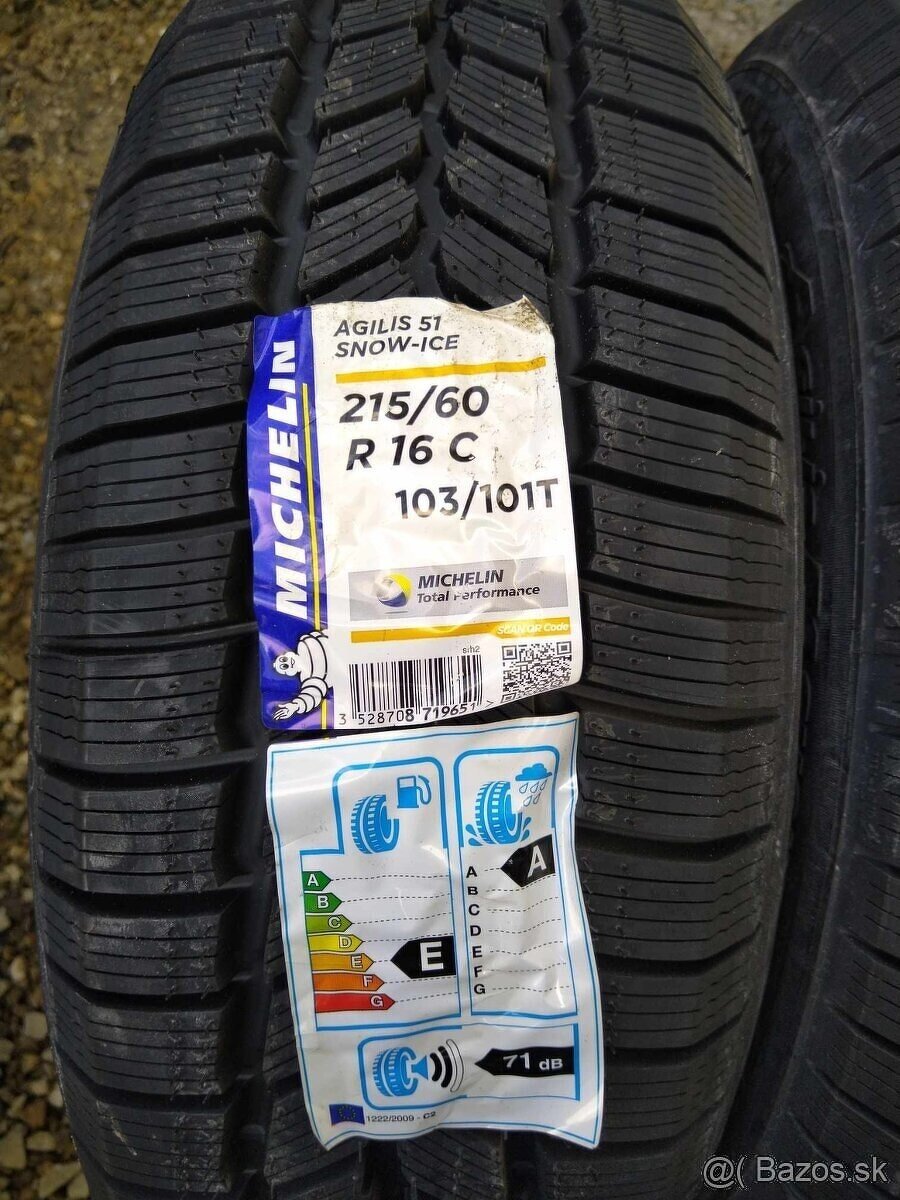 215/60 R 16 C zimné MICHELIN + plechové disky.