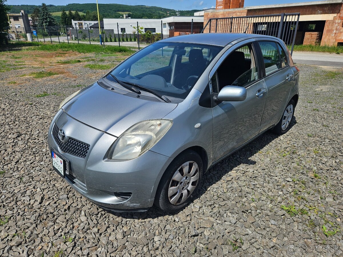 TOYOTA YARIS 1.3 benzin Automat