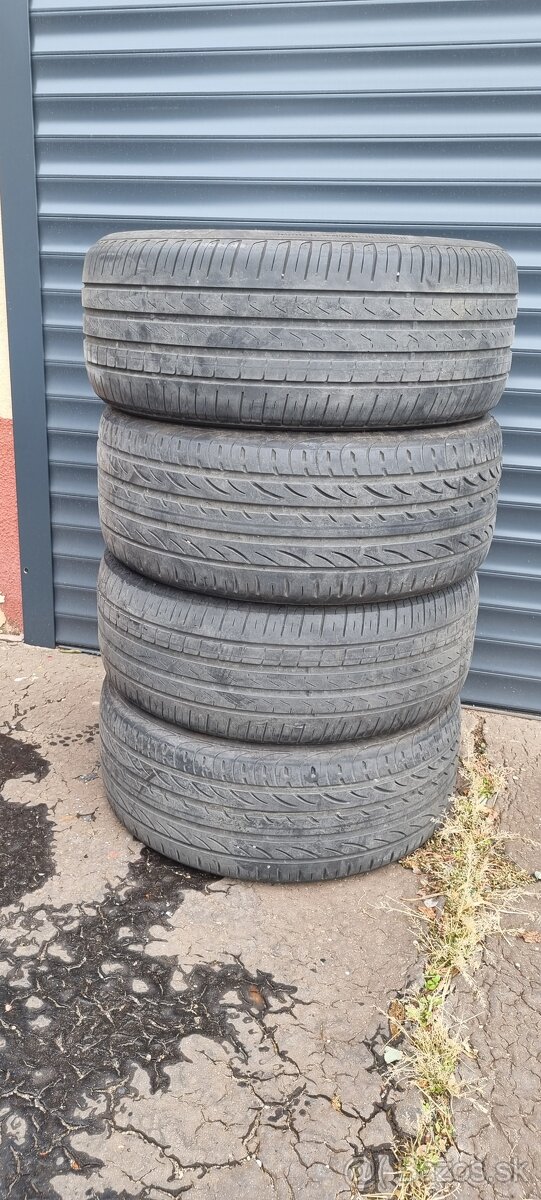 Predam pirelli 235 45r18 letne