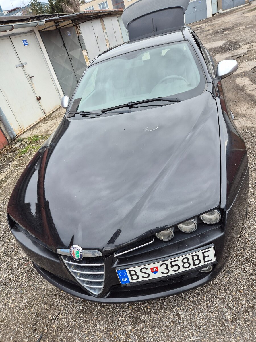 Kapota alfa romeo 159