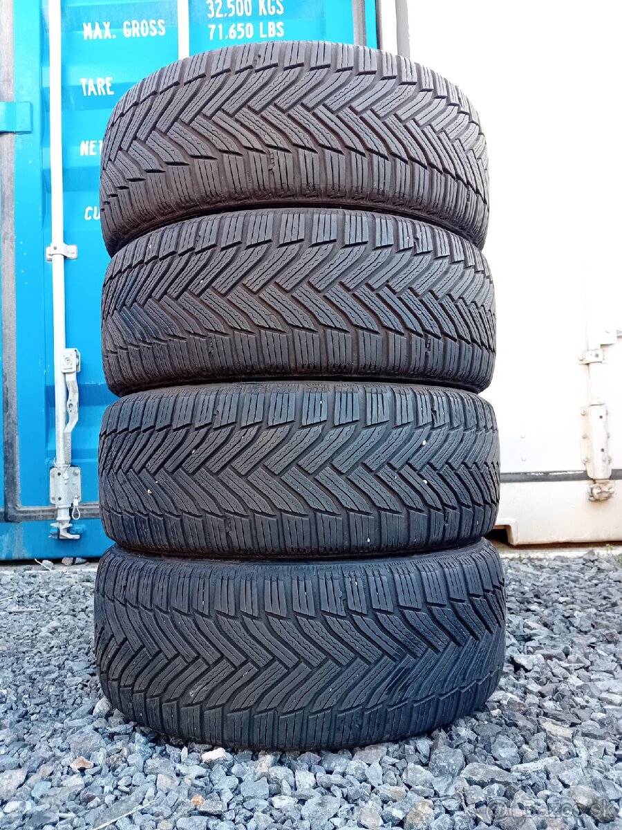 205/45R17 Zánovné zimné pneumatiky Michelin