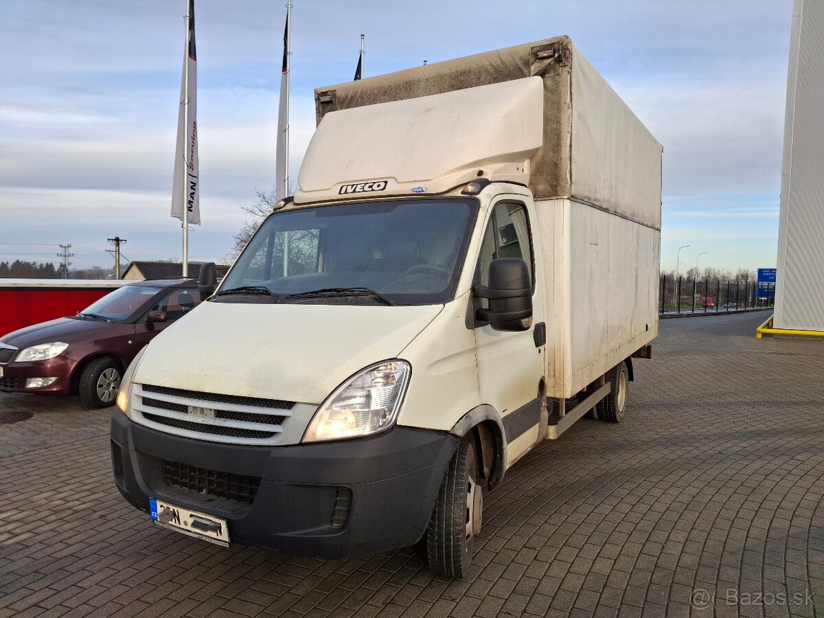 Iveco Daily 35c18, rok 2008, skříň s čelem