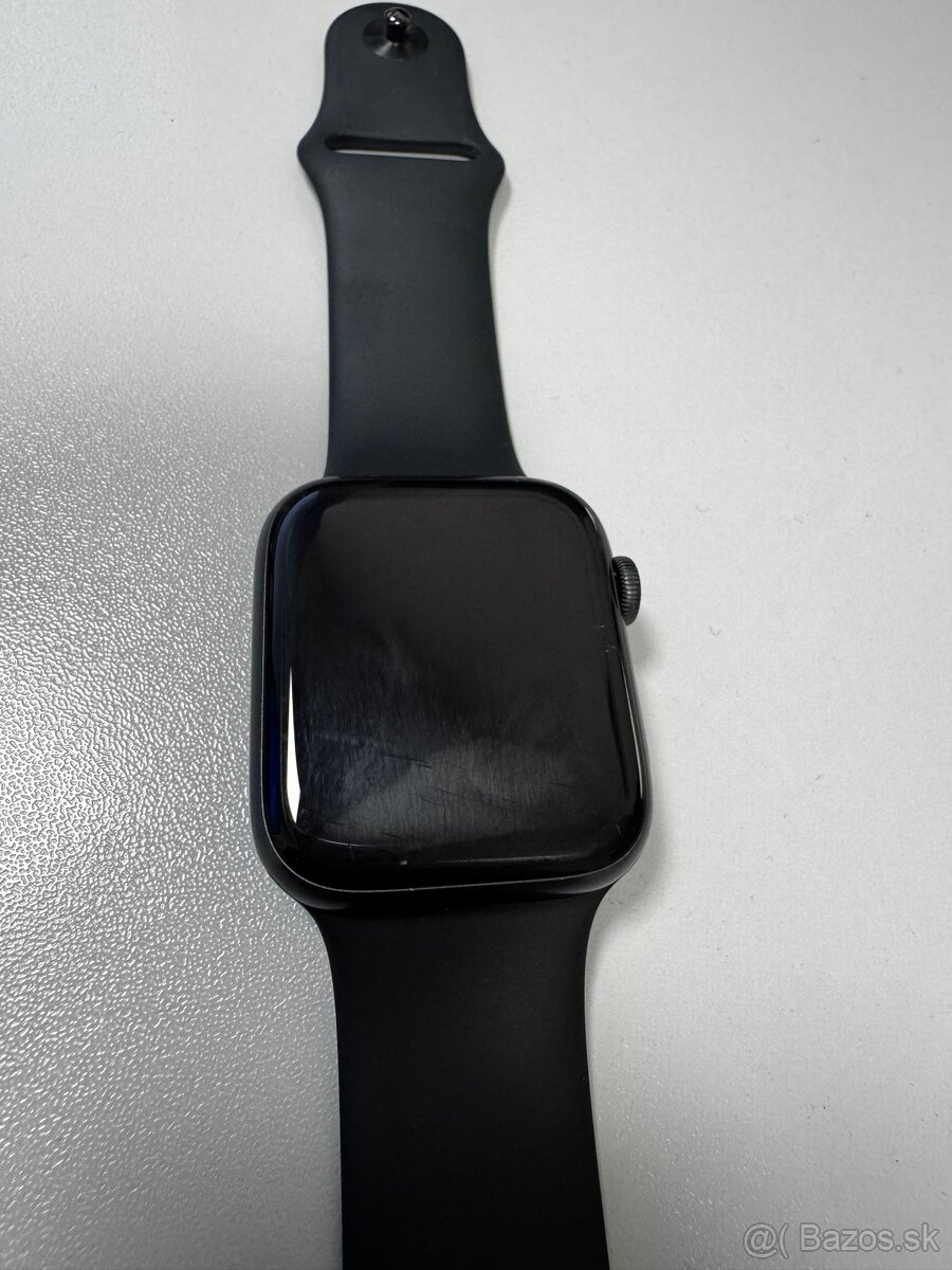 Predám Apple watch series 5 44mm Space gray