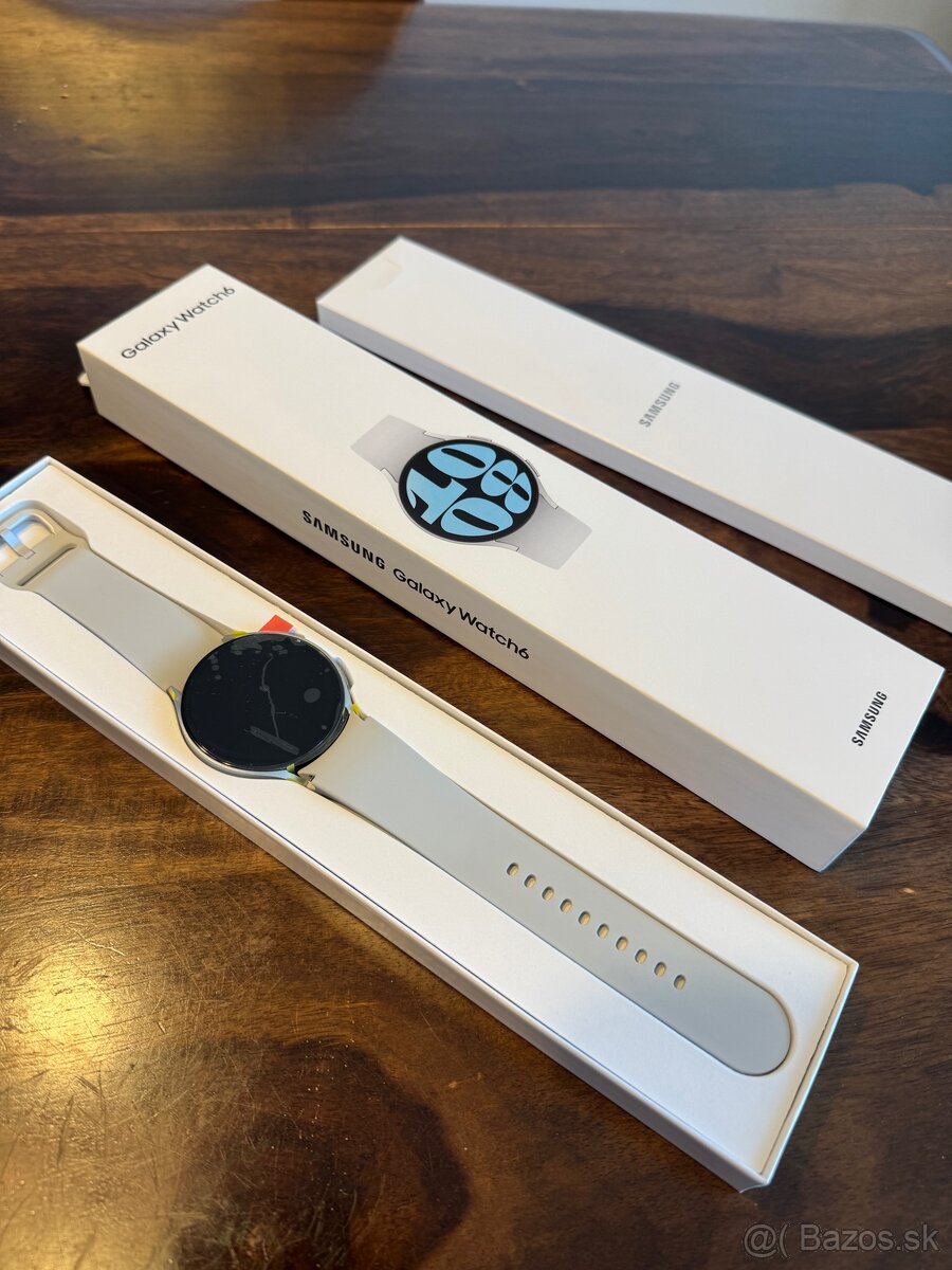 SAMSUNG Galaxy Watch 6 44mm strieborné