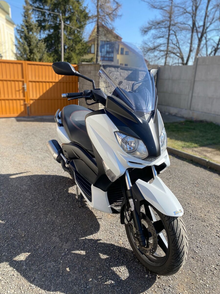 Predám Yamaha x max 125   6500km