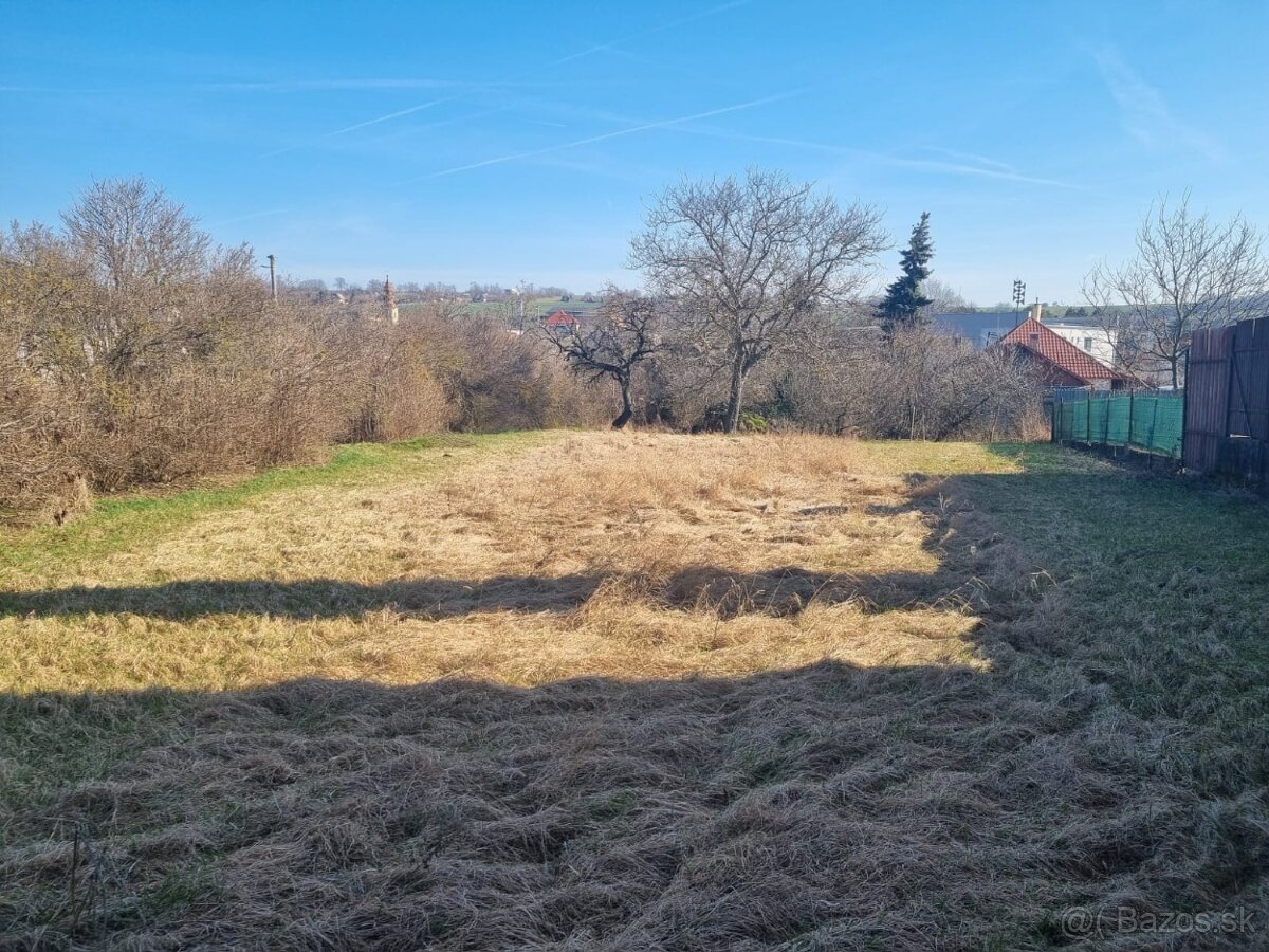 Stavebné pozemky v centre Veľkého Lapáša - 1000m2