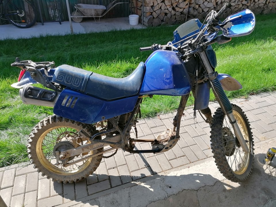 SUZUKI DR600