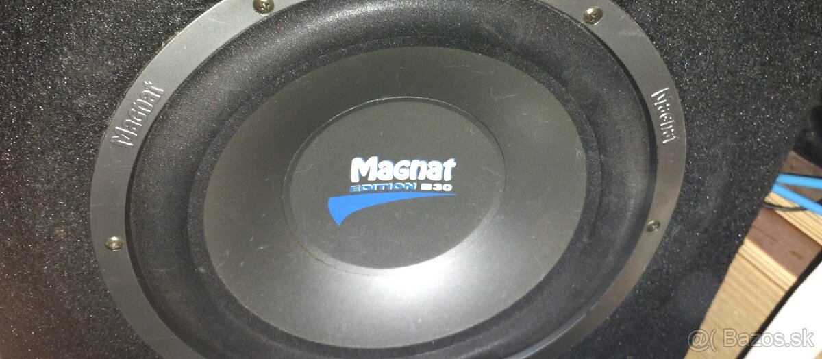 Predám 800W subwoofer Magnat edicion B30