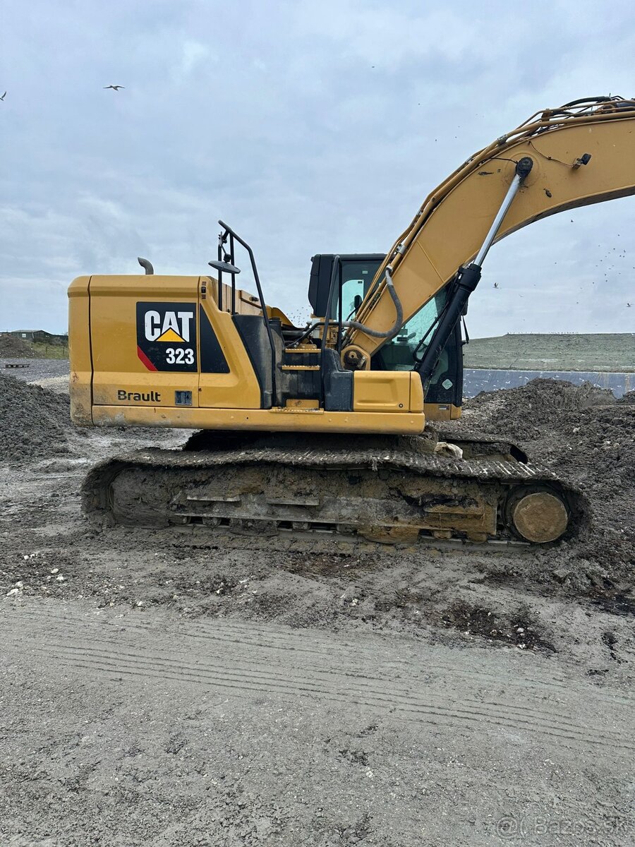 Pásový bagr CAT 320, r.v. 2019, 8.175 motohodin