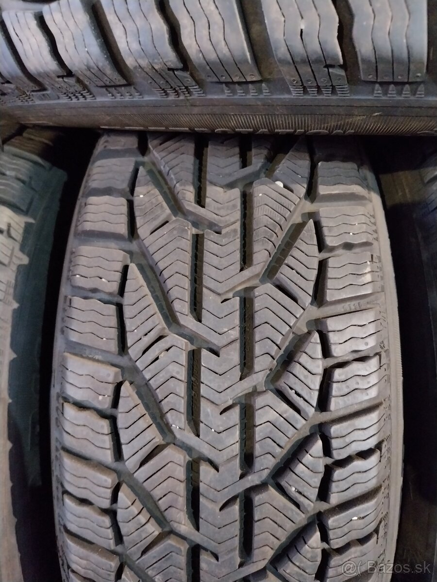 Pneu 215/60R17