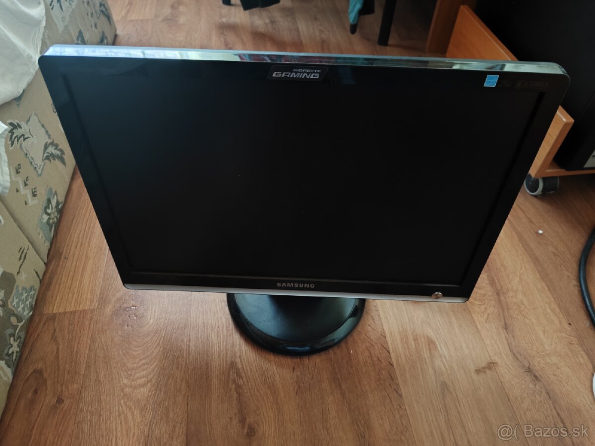 20" SAMSUNG Sync Master 206BW

