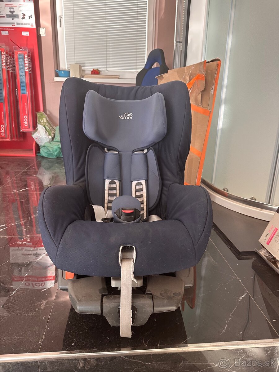 Britax Römer Trifix i-size 76-105cm Night Blue