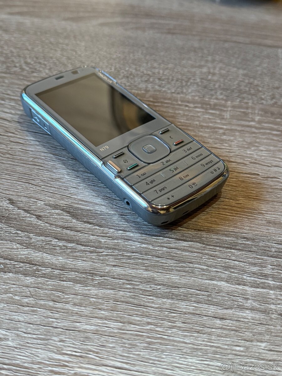 Nokia n79