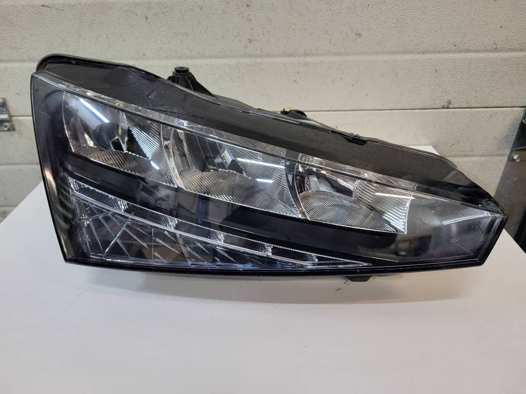 Skoda scala svetlo led pravw 657941016