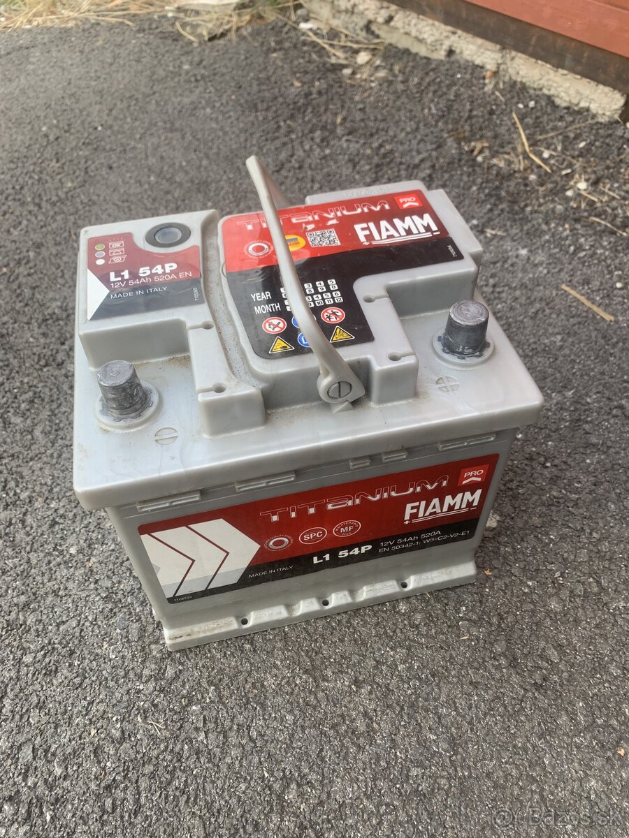 Predam Autobateriu FIAMM TITANIUM 12V 54Ah