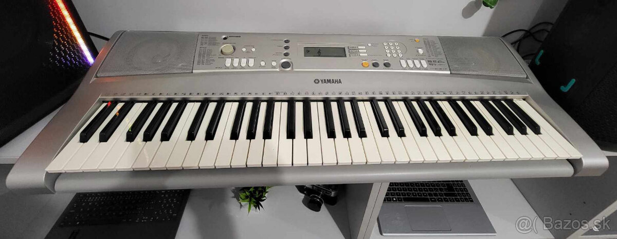 Yamaha PSR-E303