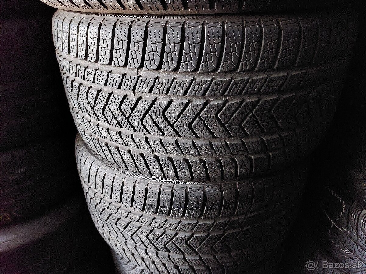 Zimne pneu Pirelli Scorpion W. 325/40R22 114V XL