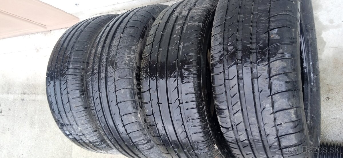 255/60 R18 nokian