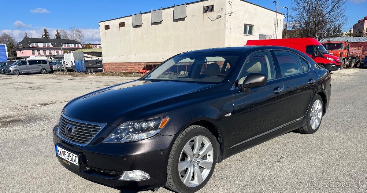 LEXUS LS600 hybrid long 4x4