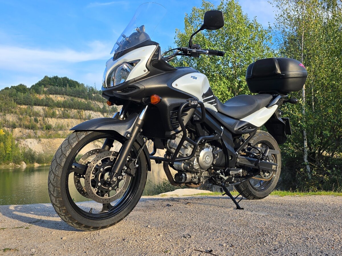 Suzuki DL 650 V strom 2015 ABS TOP stav gar.km