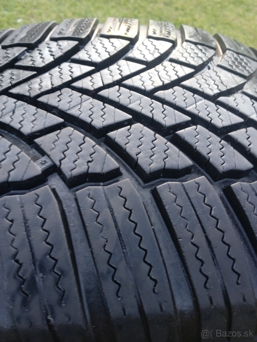 215/65 r17 zimné pneu.6 mm DOT.3423