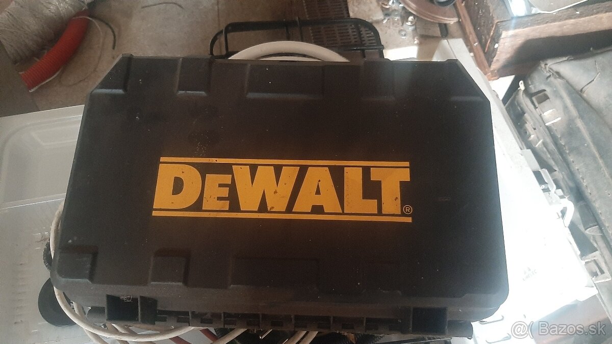 Dewalt aku skrutkovač