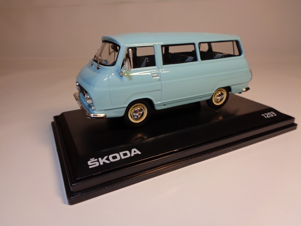 Abrex model 1/43 Škoda 1203 mikrobus