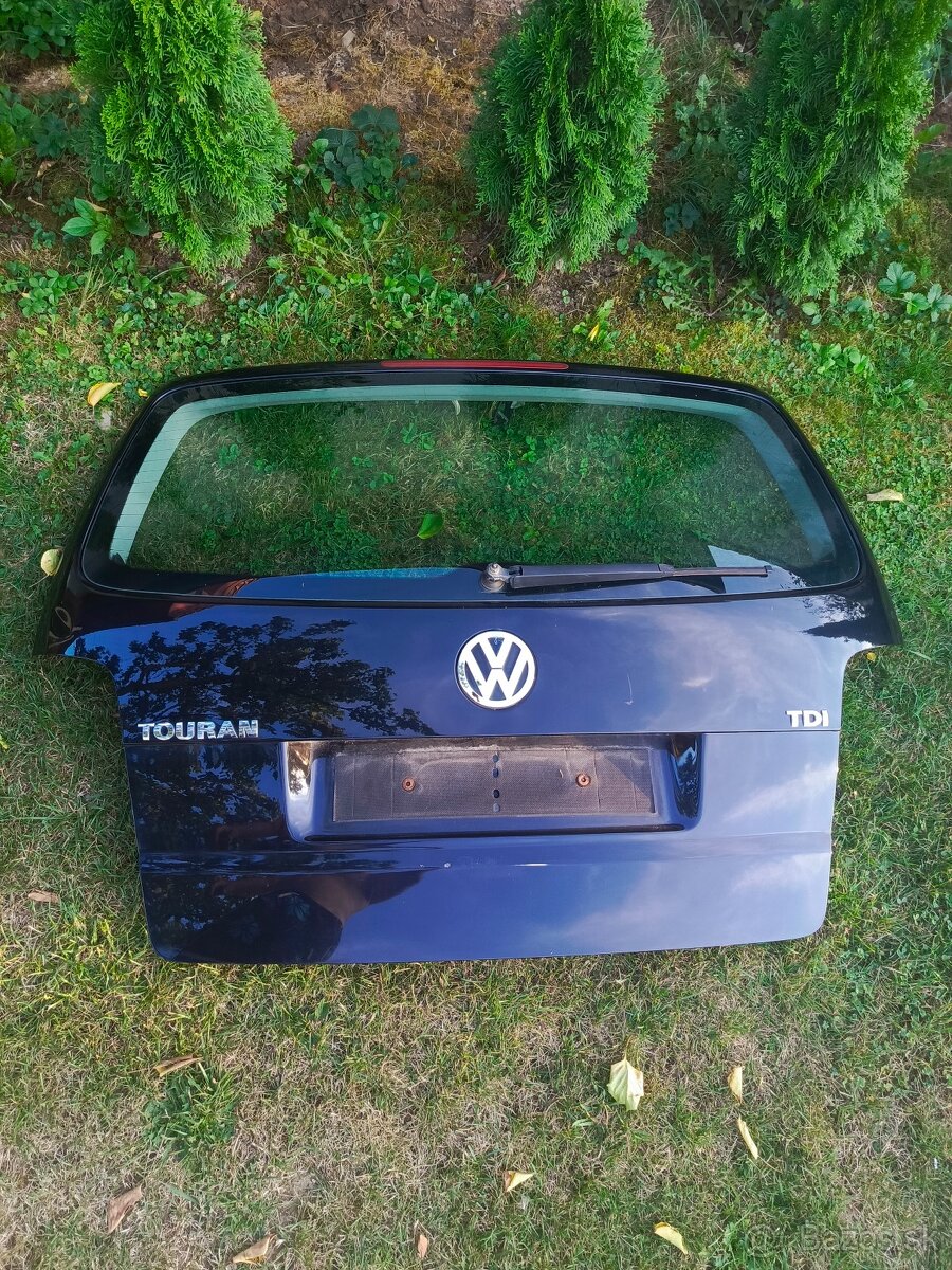 VW touran zadný kufor kompletný 1T1 / 1T2 čierna farba