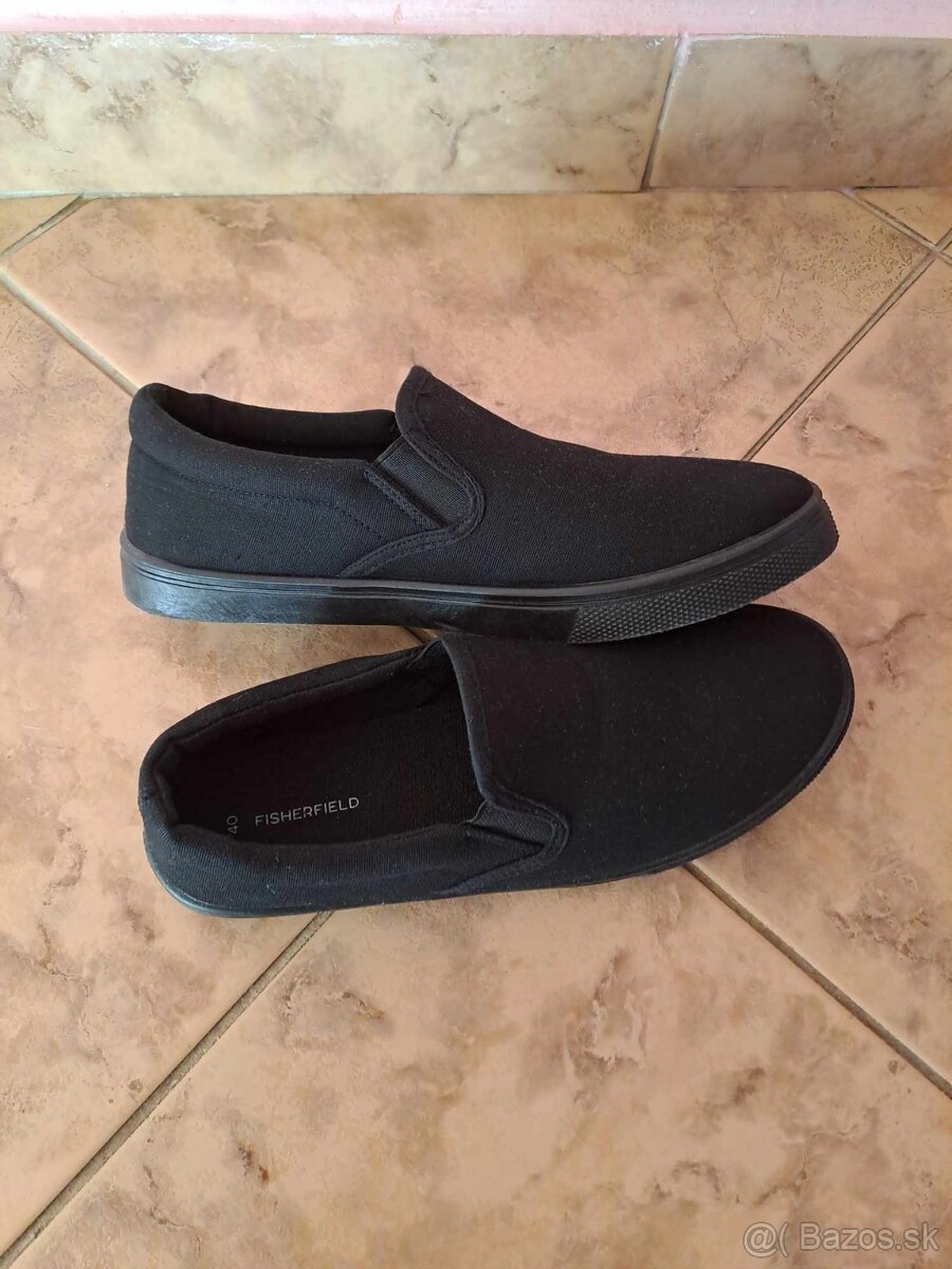 čierne slip on vel.  40