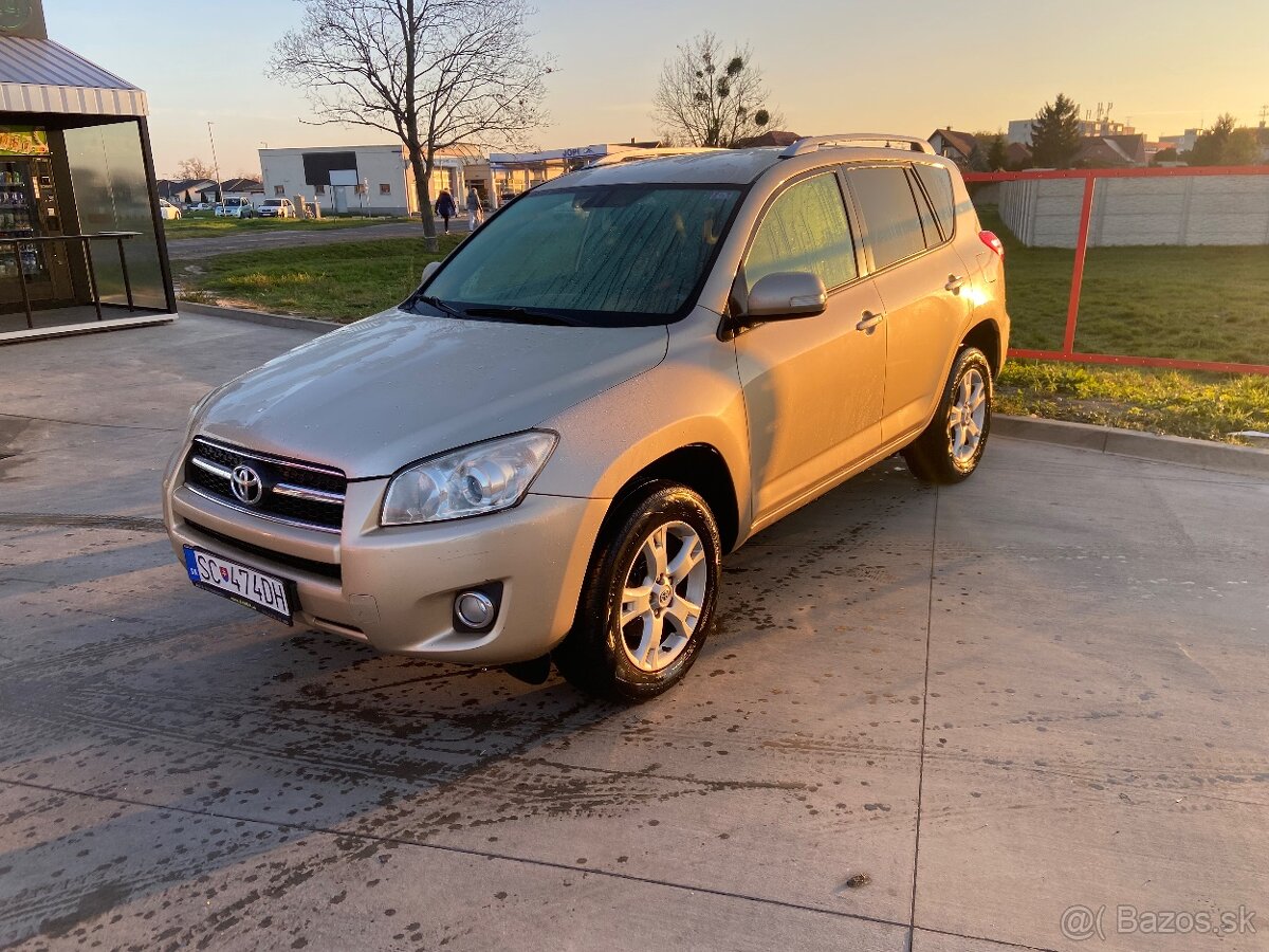 Predám Toyota Rav 4 2,2 100kw rok výroby 2009