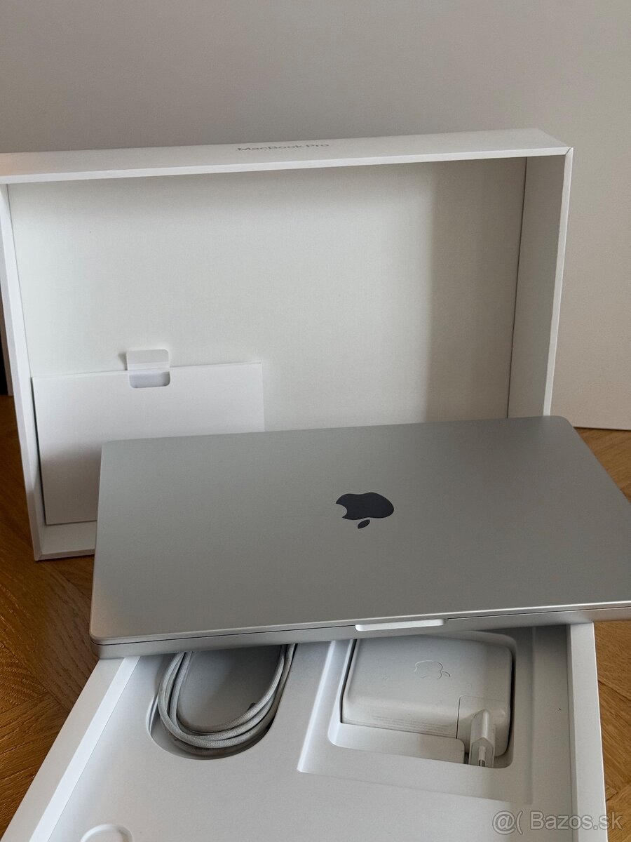 MacBook Pro 16" (2021), 16GB RAM, 500GB, moznost na fakturu