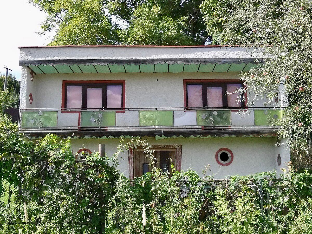 Znížená cena - Chata v prírode so slnečným pozemkom