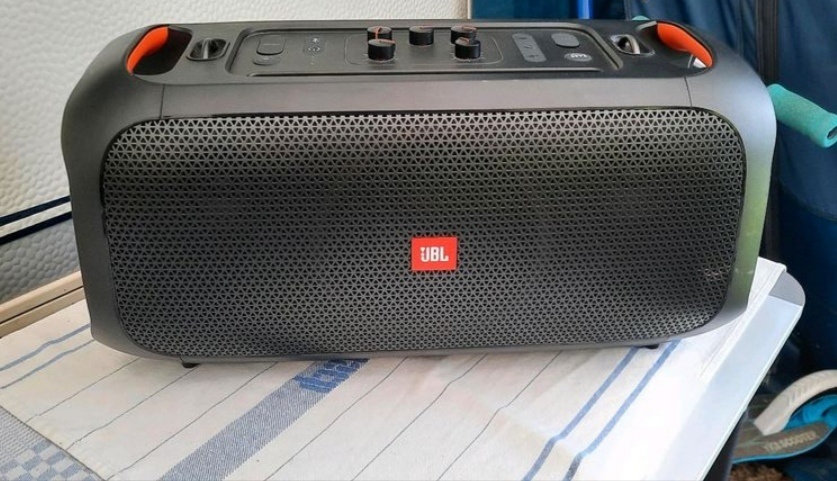 JBL partybox on-the-go