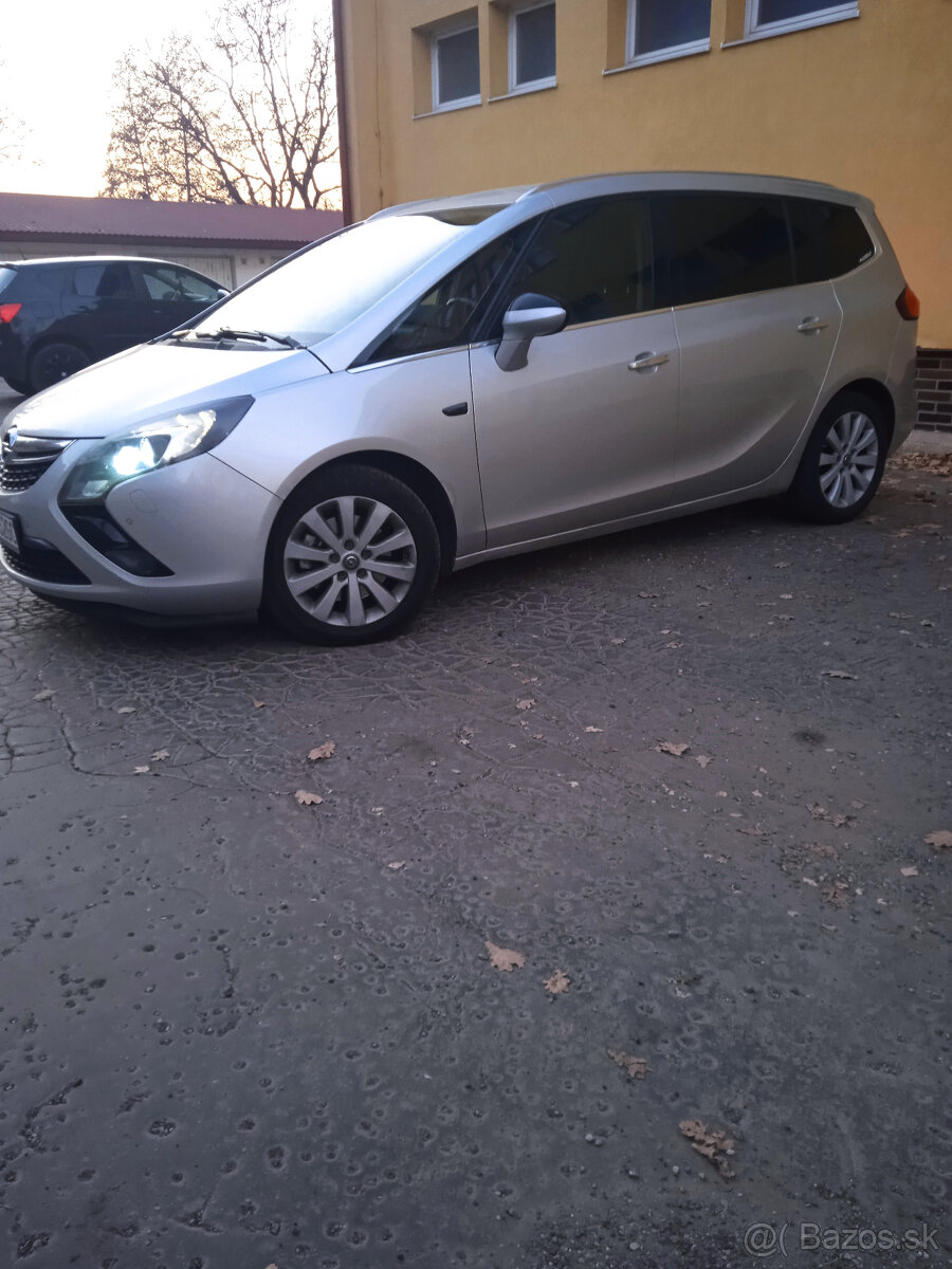 Opel zafira tourer 7miestne 2012