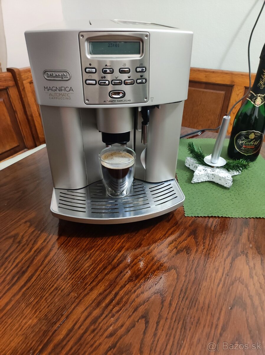 DeLonghi kávovar